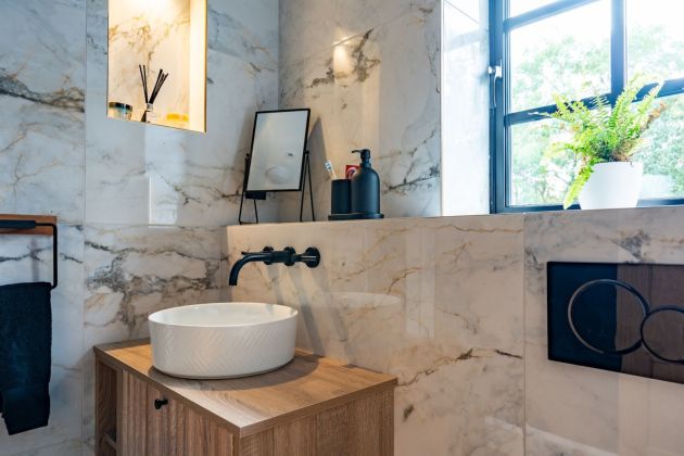 Modern bathroom
